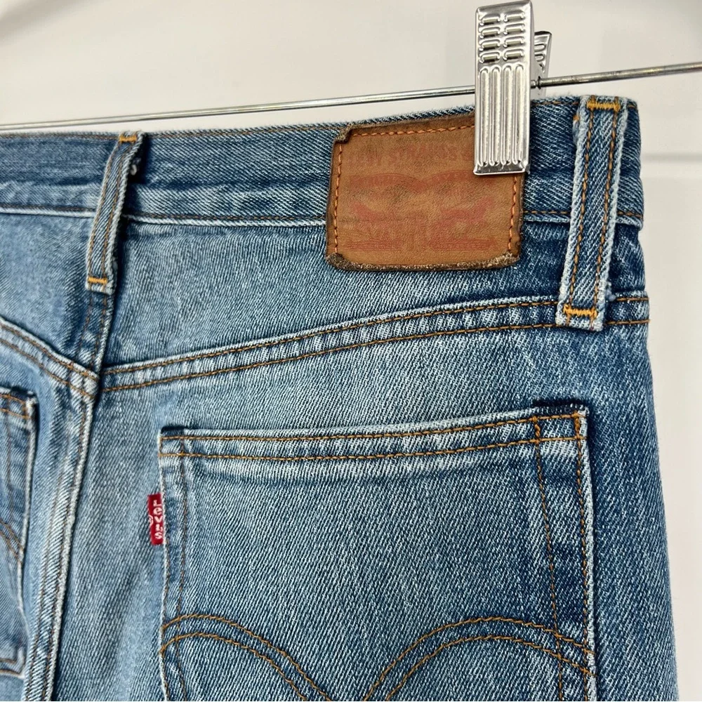 Levi’s White Oak Cone Denim Women’s 27 Blue Jeans Straight Leg Hidden Button Fly